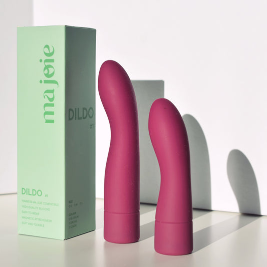Dildo for strapon in two sizes 